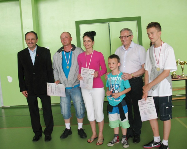Laureaci XVI Letnia Powiatowa Spartakiada Mieszkańców Wsi Powiatu Konińskiego w konkurencjach rodzin