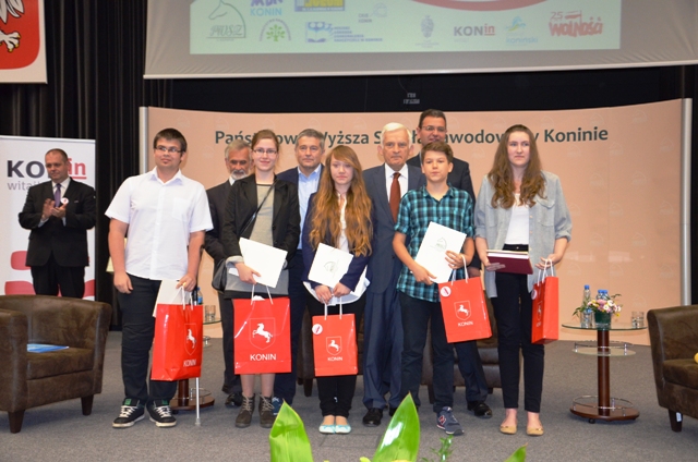 Zwycięzcy konkursu plastycznego dla młodzieży w wieku 13-16