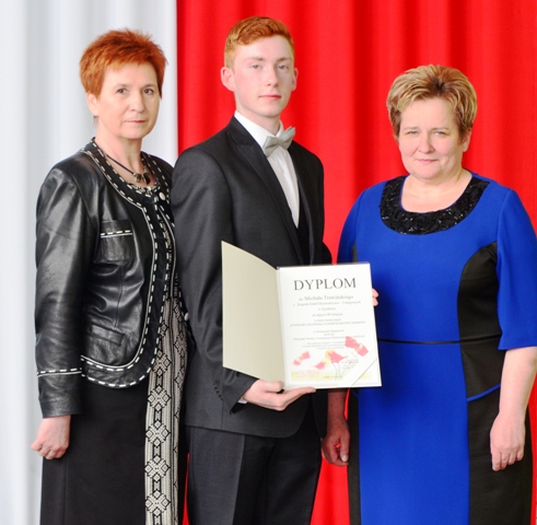 Od lewej: Elżbieta Sell, nauczycielka ZSE-U w Żychlinie, Michał Trawiński, uczeń klasy III technikum