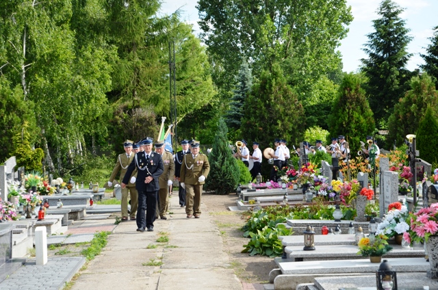 Przemarsz w asyście Orkiestry Dętej z Sompolna na cmentarz parafialny w Lubstowie