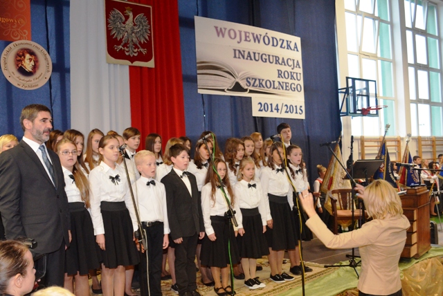 Występ chóru ze Szkoły Podstawowej w Żychlinie