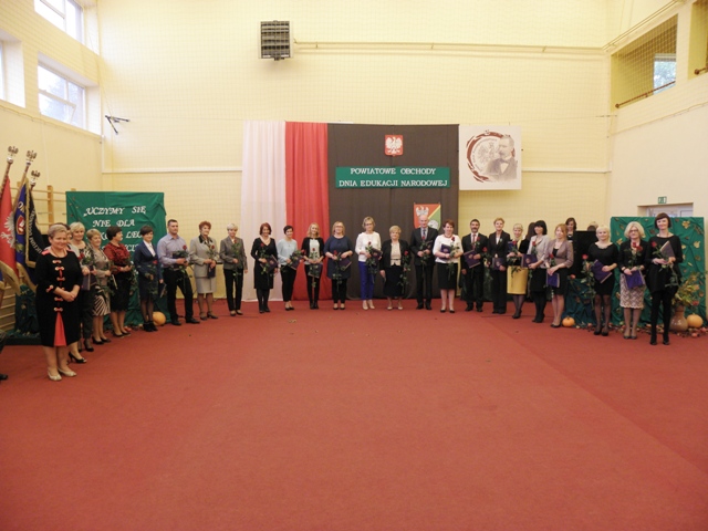 Wyróżniający się nauczyciele i pracownicy szkół i placówek oświatowych prowadzonych przez powiat kon