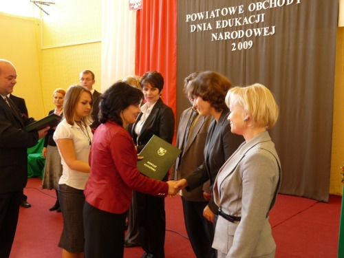 Nauczycielom z powiatu konińskiego podziękowano w Sompolnie