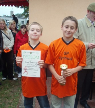 Z Mistrzostw Powiatu w Sztafetowych Biegach Przełajowych