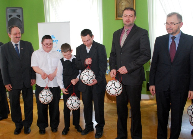 Mirosław Durczyński - Przewodniczący Komisji Statutowo-Regulaminowej, wychowankowie SOSW Rychwał, Ja