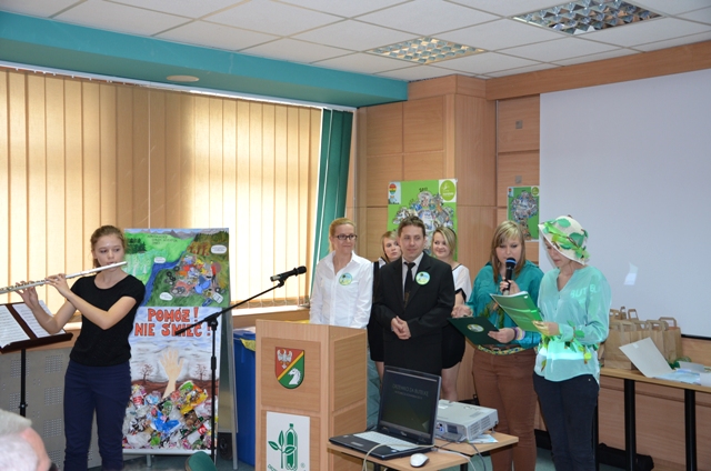 Występ uczennic z Teatru