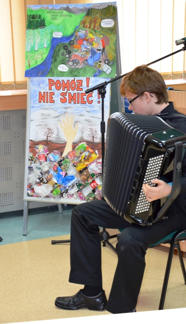 Występ w wykonaniu ucznia ze Szkoły Muzycznej im. I. Paderewskiego w Koninie