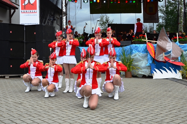 14. Wielkie Ruszenie Gmin Powiatu Konińskiego - występ Orkiestry Dętej Quantum z Mażoretkami Rychwał