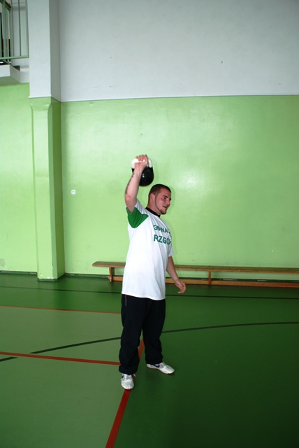 Podnoszenie odważnika 17,5 kg – XV Letnia Powiatowa Spartakiada Mieszkańców Wsi Powiatu Konińskiego