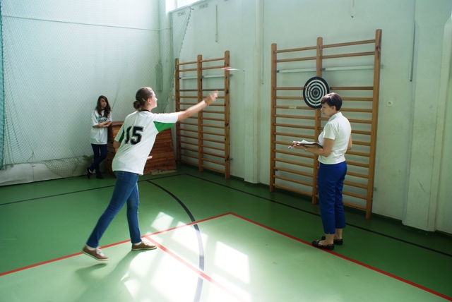 Rzut lotką do tarczy – XV Letnia Powiatowa Spartakiada Mieszkańców Wsi Powiatu Konińskiego