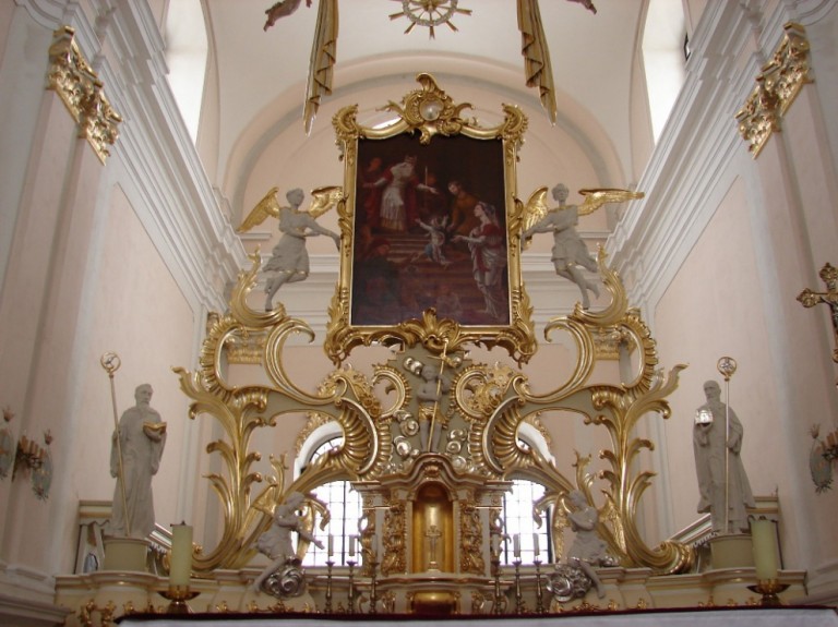 Widok na główny ołtarz w Klasztorze oo. Kamedułów