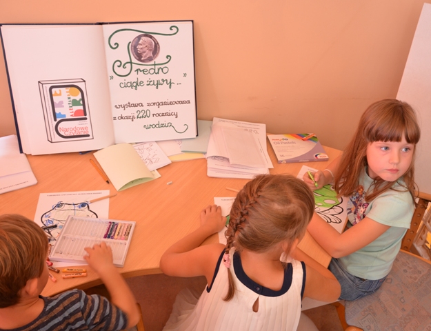 Mali uczestnicy konkursu rysunkowego