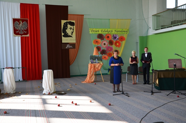 Anna Matczak-Gaj – Dyrektor Zespołu Szkół Ekonomiczno-Usługowych w Żychlinie powitała przybyłych goś