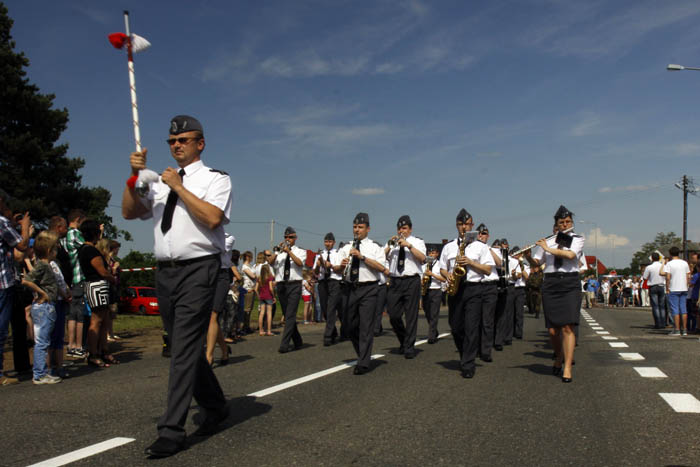 Przemarsz orkiestry wojskowej z 33.Bazy Lotnictwa Transportowego z Powidza