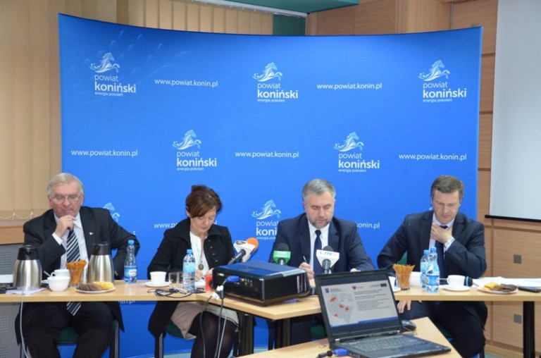 Od lewej: Marek Waszkowiak - zastęca prezydenta miasta Konina, Małgorzata Waszak - starosta koniński