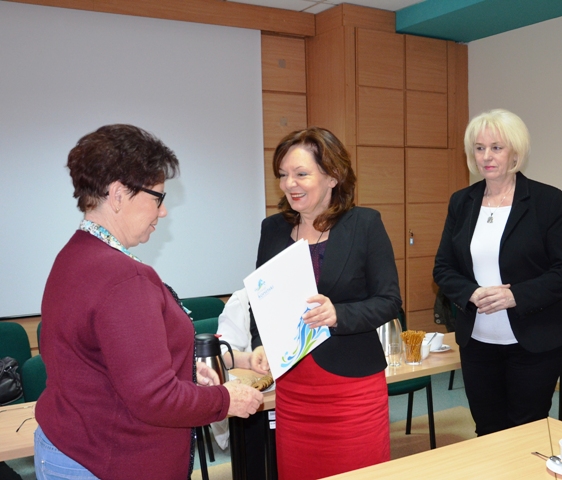 Akt powołania Teresie Ignaszczak z gminy Rzgów wręczyła Małgorzata Waszak – Starosta Koniński