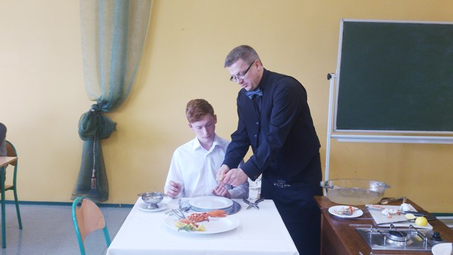 Warsztaty "Jak oczarować gościa" w ZSE-U w Żychlinie