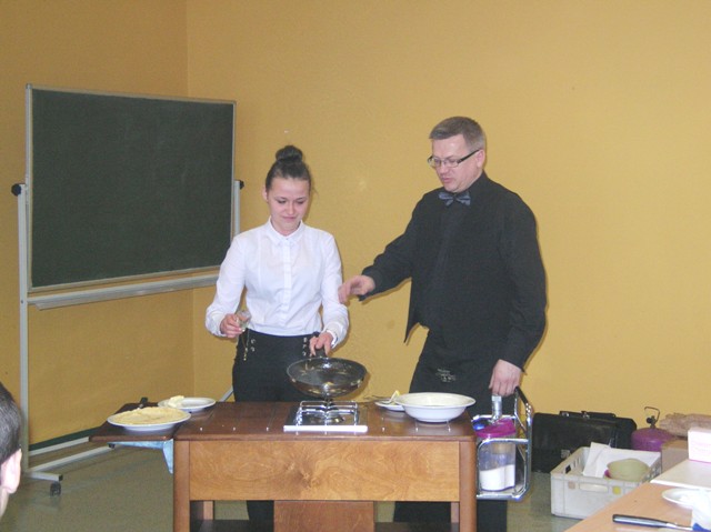 Warsztaty "Jak oczarować gościa" w ZSE-U w Żychlinie