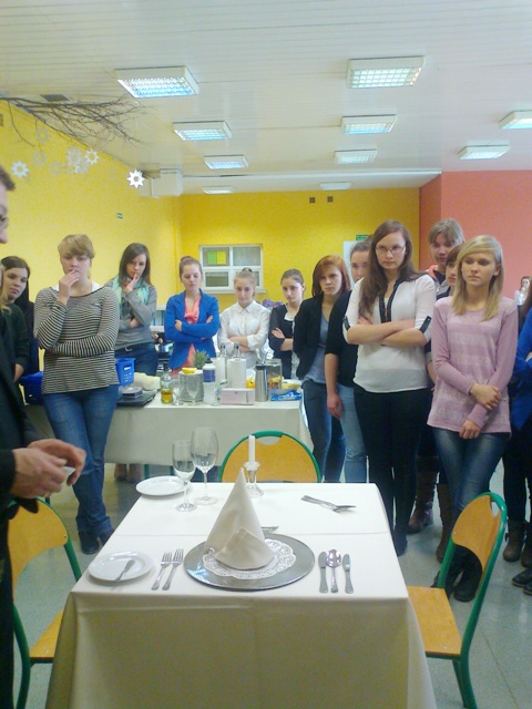 Warsztaty "Jak oczarować gościa" w ZSE-U w Żychlinie