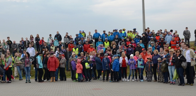 Uczestnicy marszu na Złotą Góę