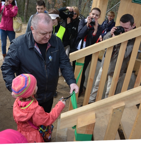 Przecięcie wstęgi przez Tadeusza Jankowskiego Wójta Gminy Krzymów