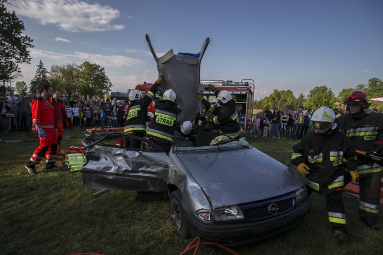 Pokaz ratownictwa przygotowany przez konińską straż pożarną oraz ratowników Wielkopolskiego Centrum