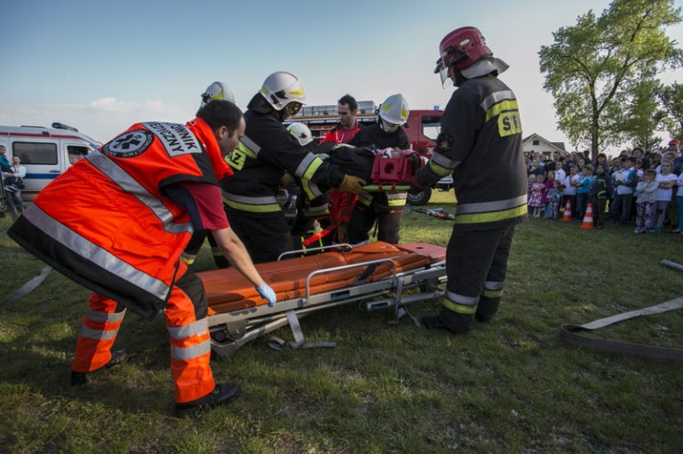 Pokaz ratownictwa przygotowany przez konińską straż pożarną oraz ratowników Wielkopolskiego Centrum