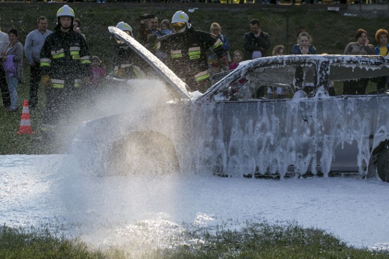 Pokaz ratownictwa przygotowany przez konińską straż pożarną oraz ratowników Wielkopolskiego Centrum