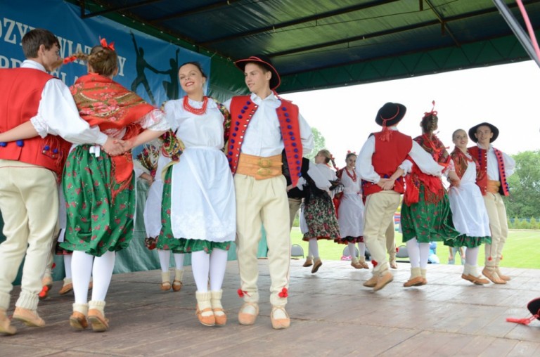 Tańce żywieckie w wykonaniu zespołu UŚMIECH z Liśca Wielkiego