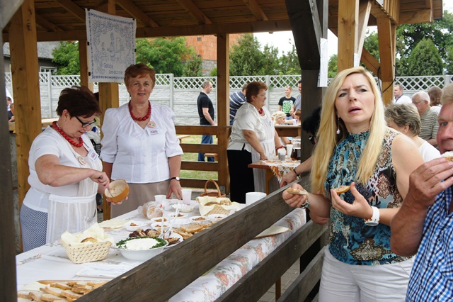 Staropolskie potrawy przygotowały panie z Koła Gospodyń Wiejskich w Sławsku