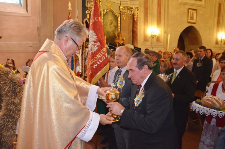Przekazanie darów ołtarza przez Stanisława Bielika, starostę konińskiego