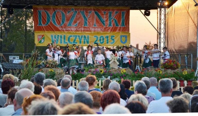Występ zespołu dziecięcego 