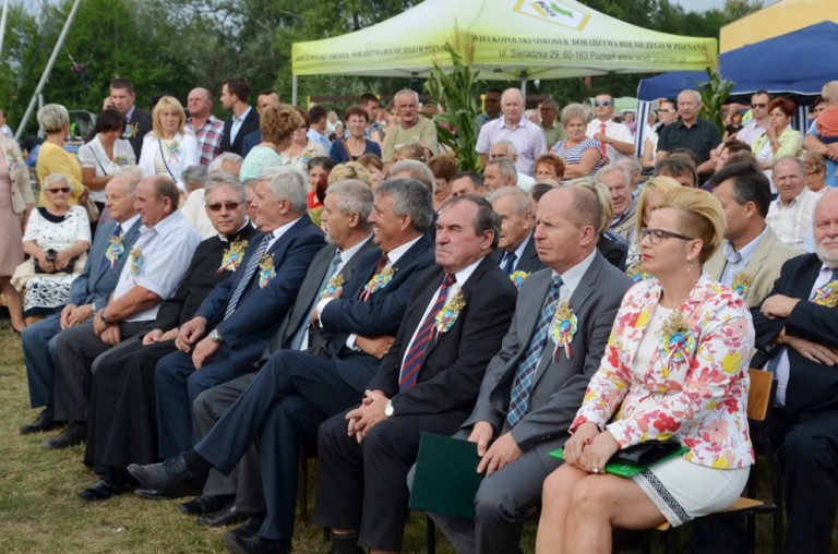 W dożynkach udział wzięłi zaproszeni goście oraz mieszkańcy Gminy WIlczyn