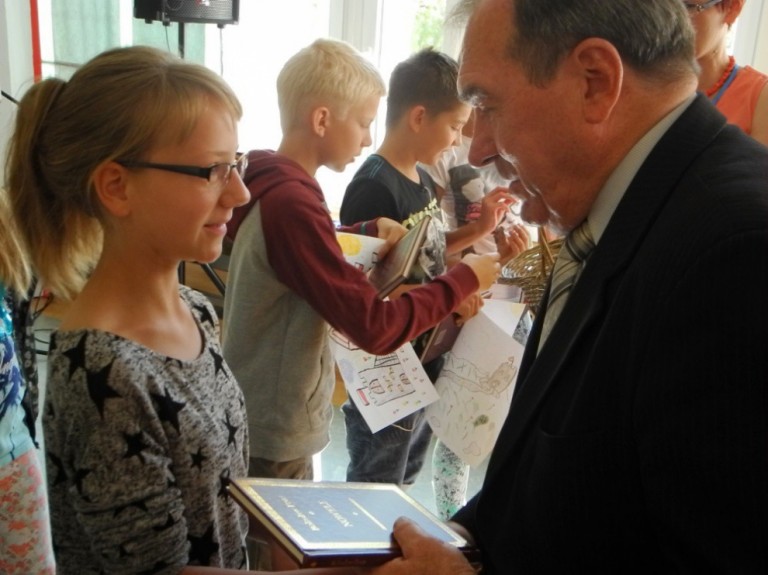 Wręczenie uczestnikom Narodowego Czytania dzieł Bolesława Prusa