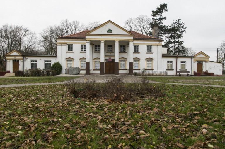 Zespół dworski w Piotrkowicach