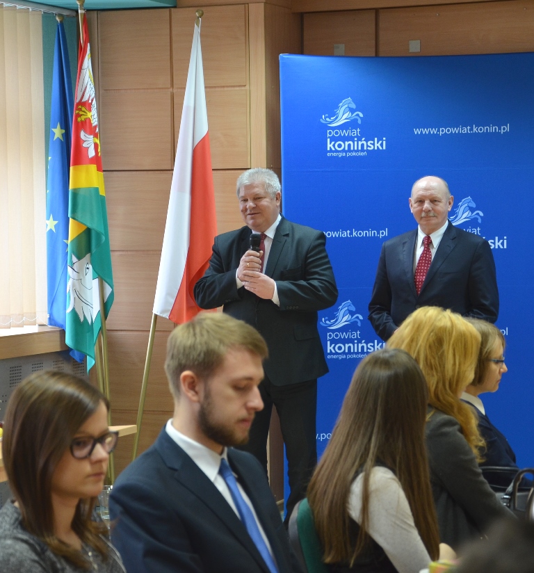 Stypendystów powitał wicestarosta koniński, Władysław Kocaj