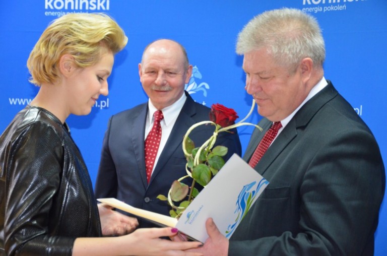 Listy gratulacyjne wręczył wicastarosta koniński
