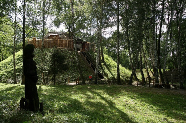 Skansen Archeologiczny w Mrówkach
