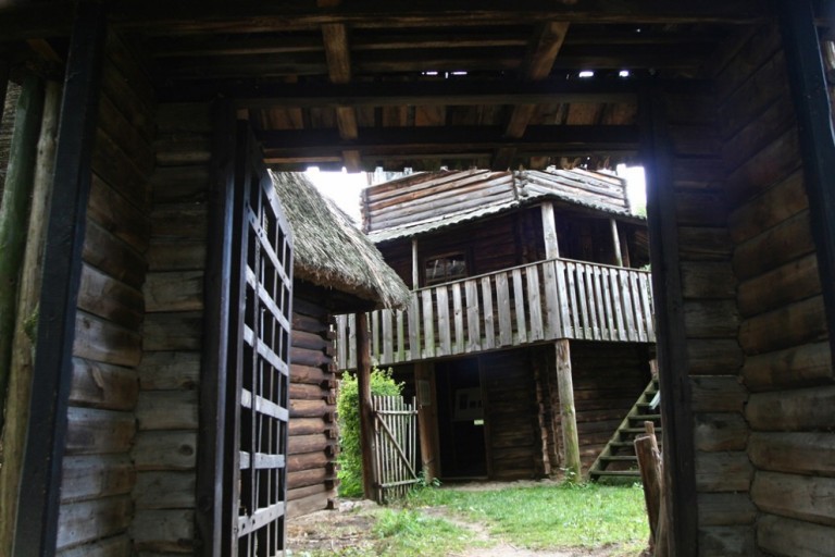 Skansen Archeologiczny w Mrówkach
