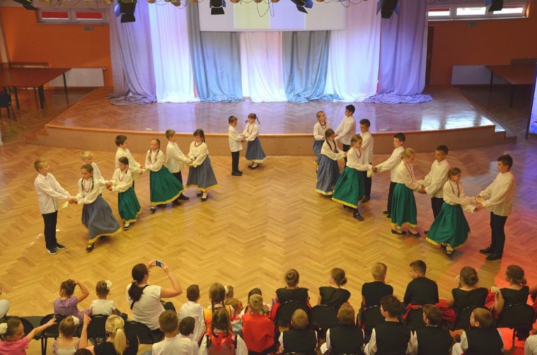 Zespół Regionalny "Mały Babiak" "Wiązanka tańców szamotulskich"