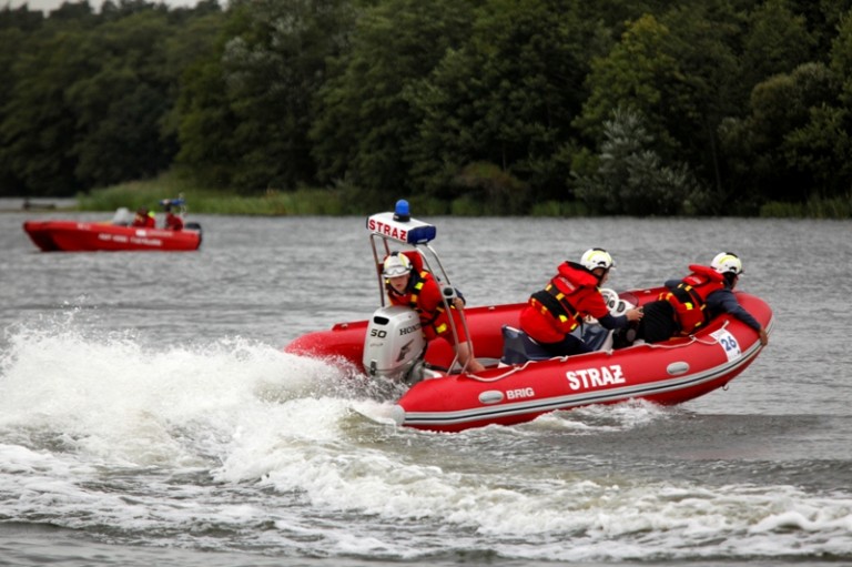 Slalom łodzi motorowodnych