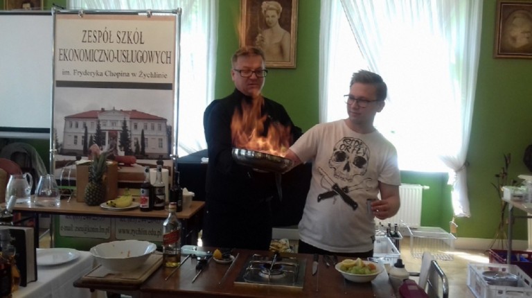 Warsztaty kulinarne z udziałem Grzegorza Górnika z Akademii Kelnerskiej w ZSEU w Żychlinie