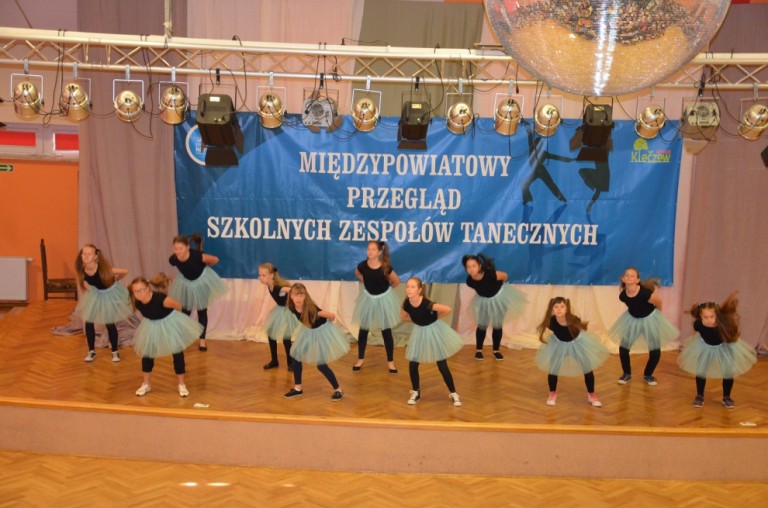 Prezentacje zespołów Międzypowiatowego Przeglądu Szkolnych Zespołów Tanecznych w Kleczewie
