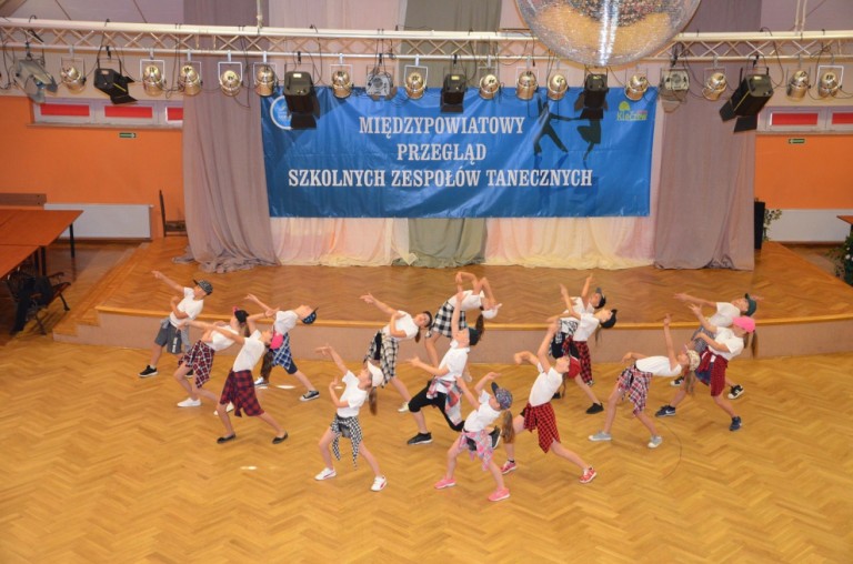 Prezentacje zespołów Międzypowiatowego Przeglądu Szkolnych Zespołów Tanecznych w Kleczewie