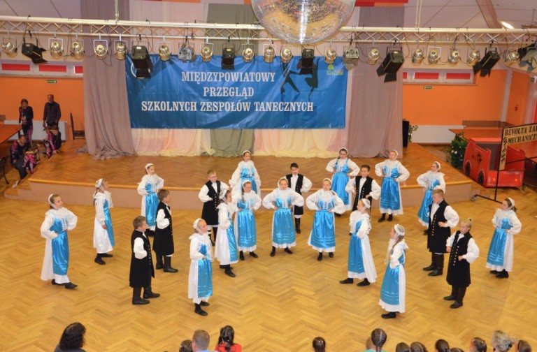 Prezentacje zespołów Międzypowiatowego Przeglądu Szkolnych Zespołów Tanecznych w Kleczewie