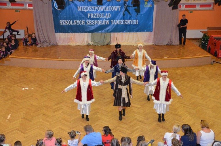 Prezentacje zespołów Międzypowiatowego Przeglądu Szkolnych Zespołów Tanecznych w Kleczewie