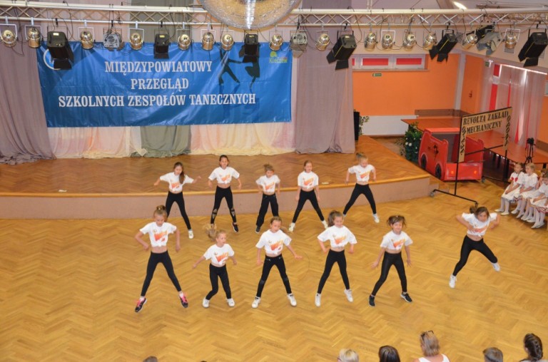 Prezentacje zespołów Międzypowiatowego Przeglądu Szkolnych Zespołów Tanecznych w Kleczewie
