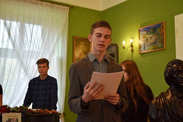 Spotkanie z poetką - Danutą Olczak w ramach cyklu Bardzo Kulturalny Gość