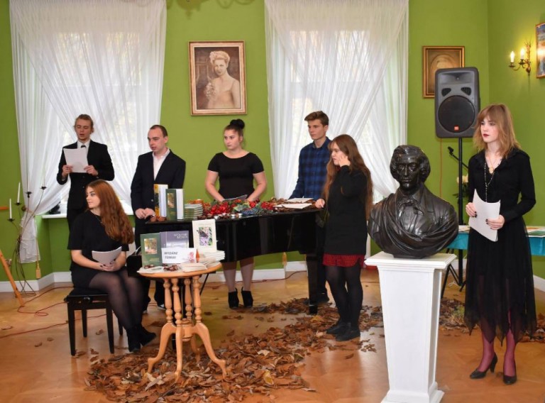 Spotkanie z poetką - Danutą Olczak w ramach cyklu Bardzo Kulturalny Gość
