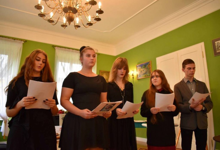 Spotkanie z poetką - Danutą Olczak w ramach cyklu Bardzo Kulturalny Gość
